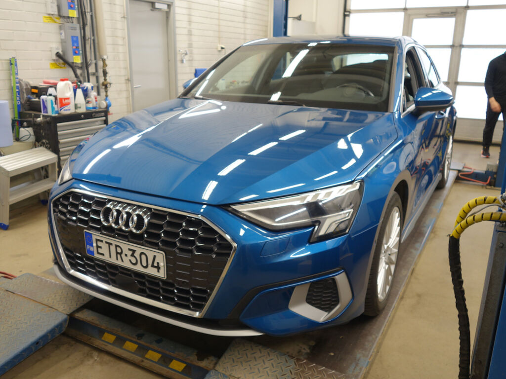 Audi A3 2022 Sininen