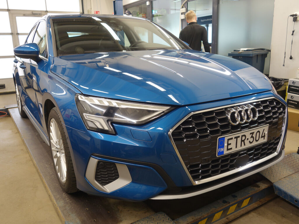 Audi A3 2022 Sininen