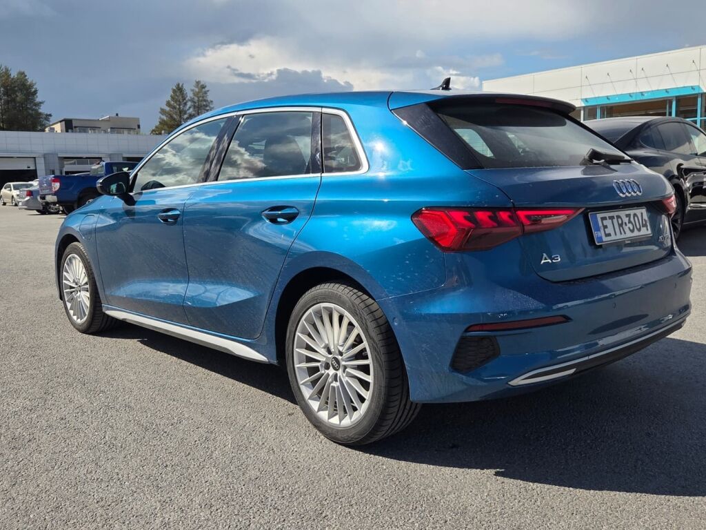 Audi A3 2022 Sininen