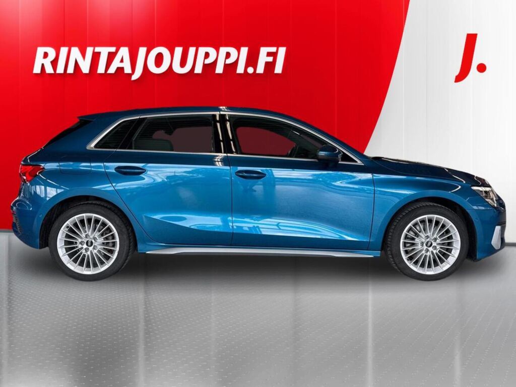 Audi A3 2022 Sininen