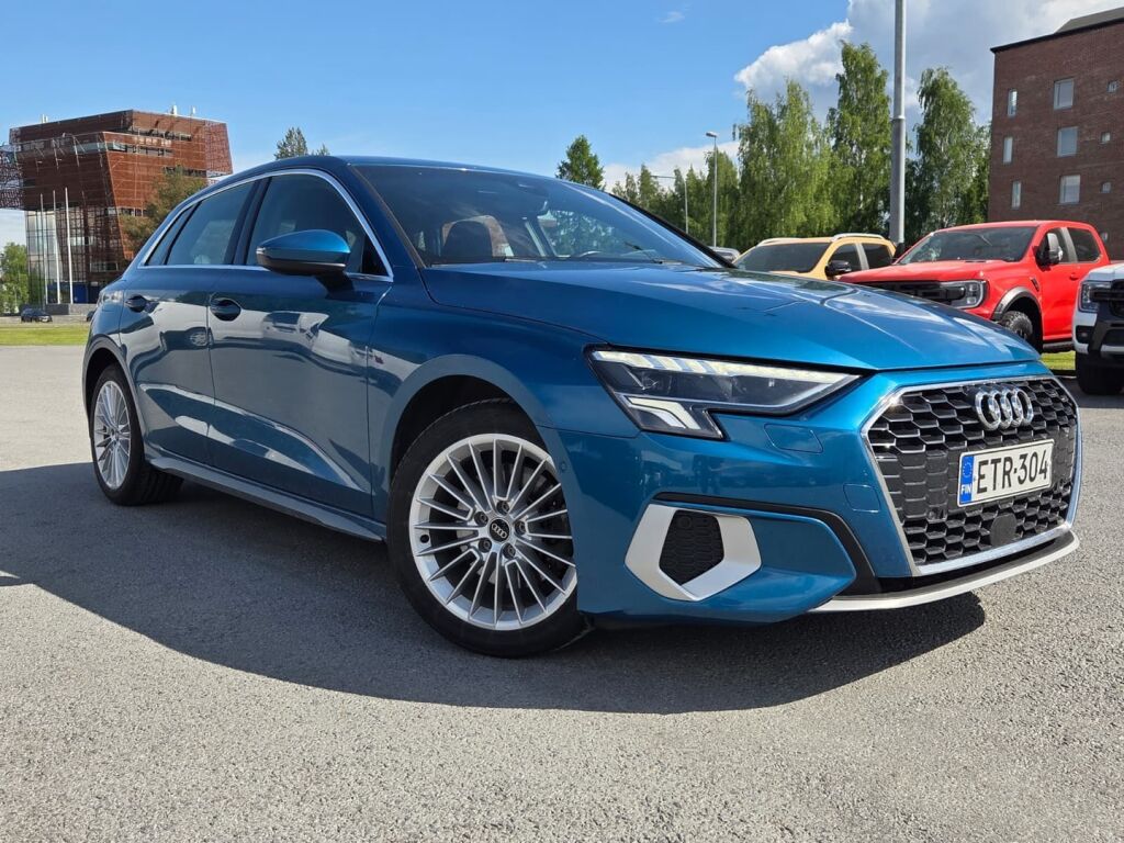 Audi A3 2022 Sininen