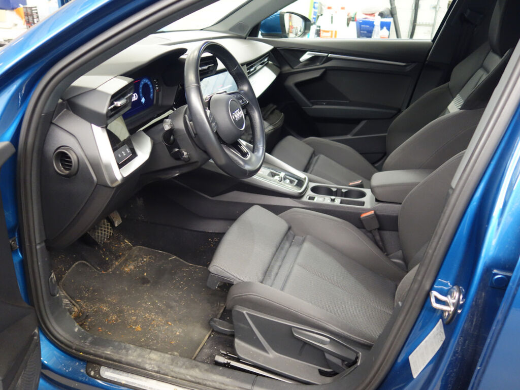 Audi A3 2022 Sininen
