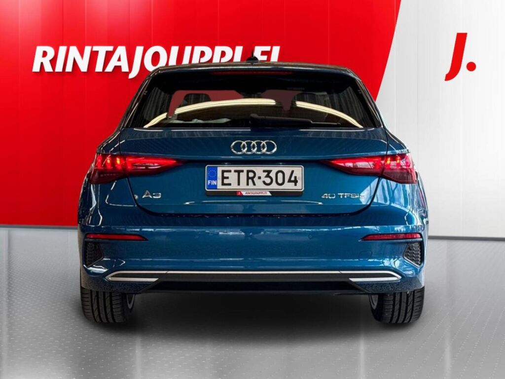 Audi A3 2022 Sininen