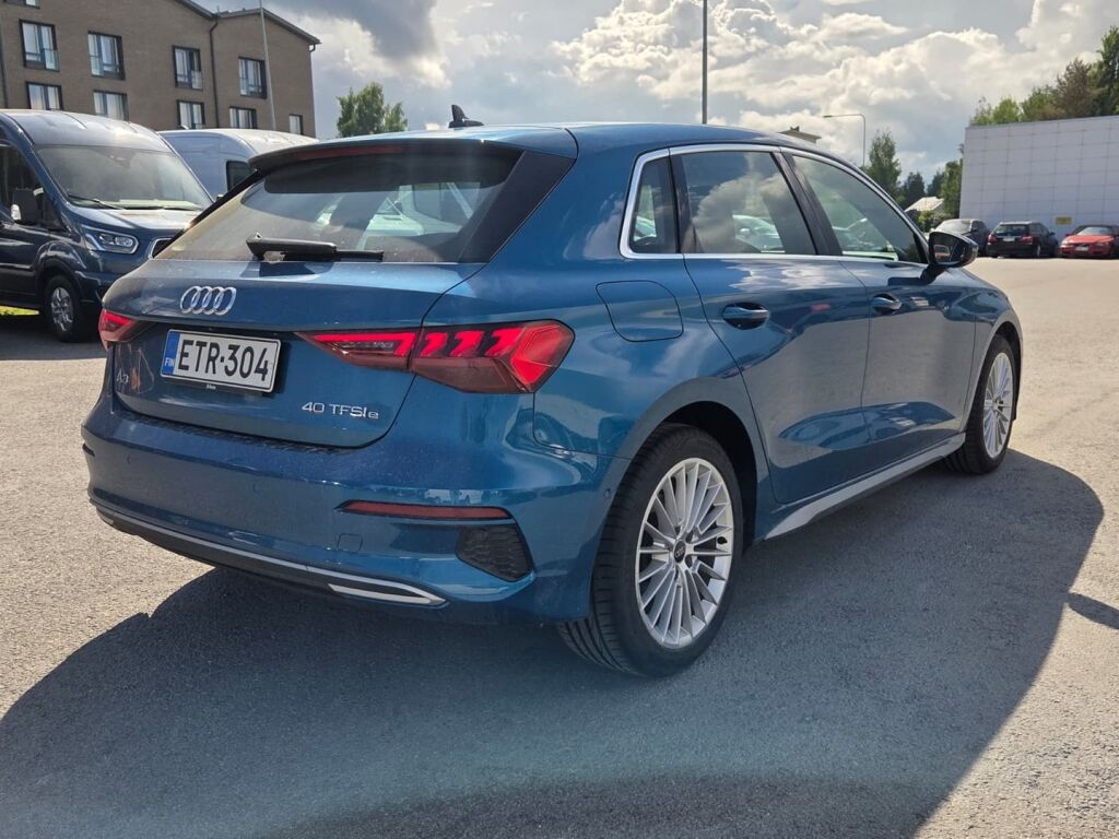 Audi A3 2022 Sininen