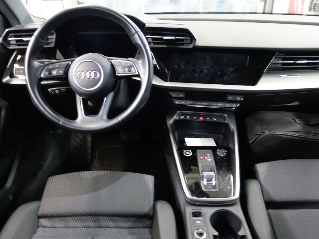 Audi A3 2022 Sininen