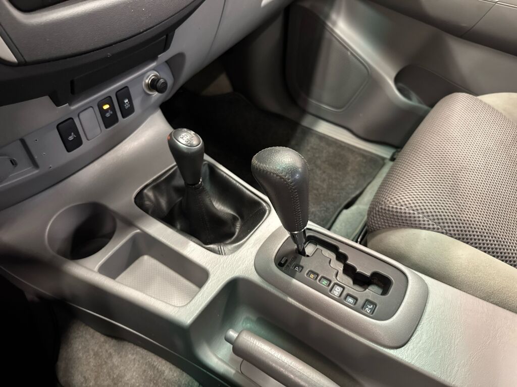 Toyota Hilux 2011 Valkoinen