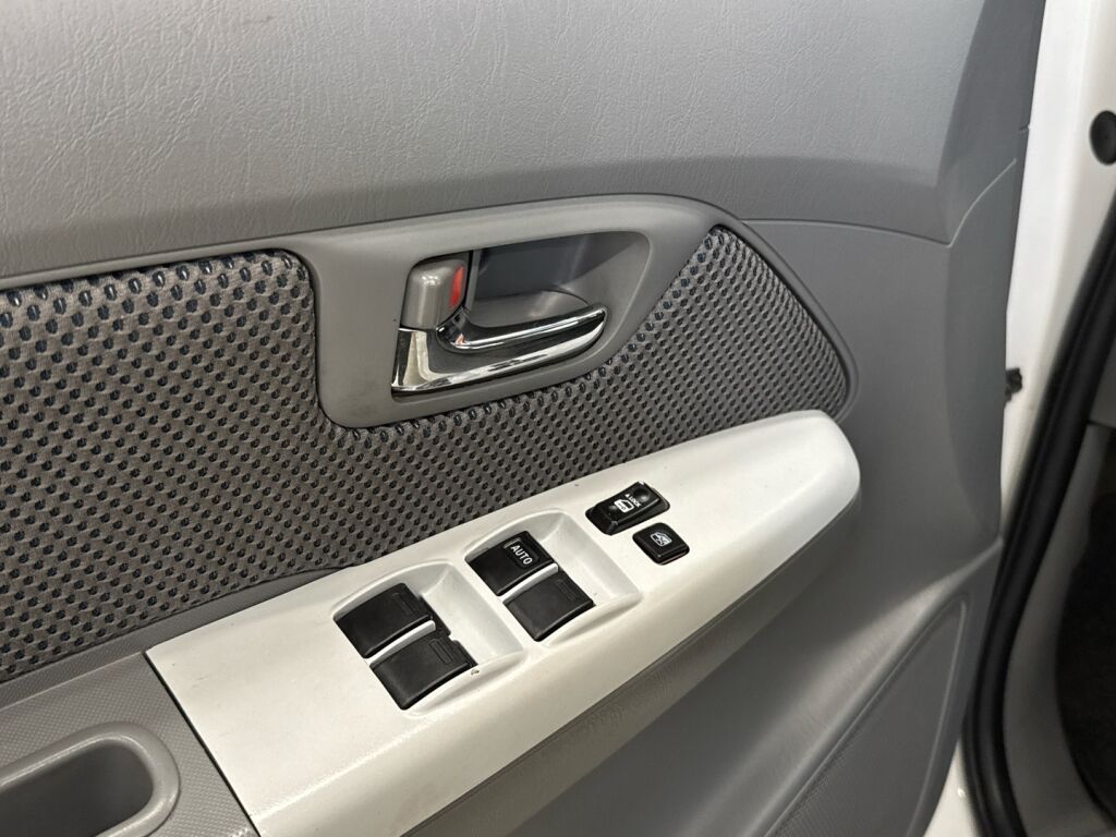 Toyota Hilux 2011 Valkoinen