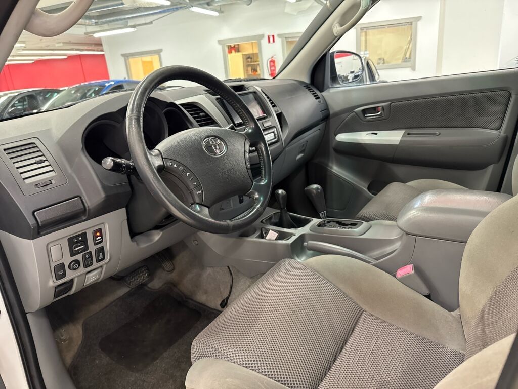 Toyota Hilux 2011 Valkoinen