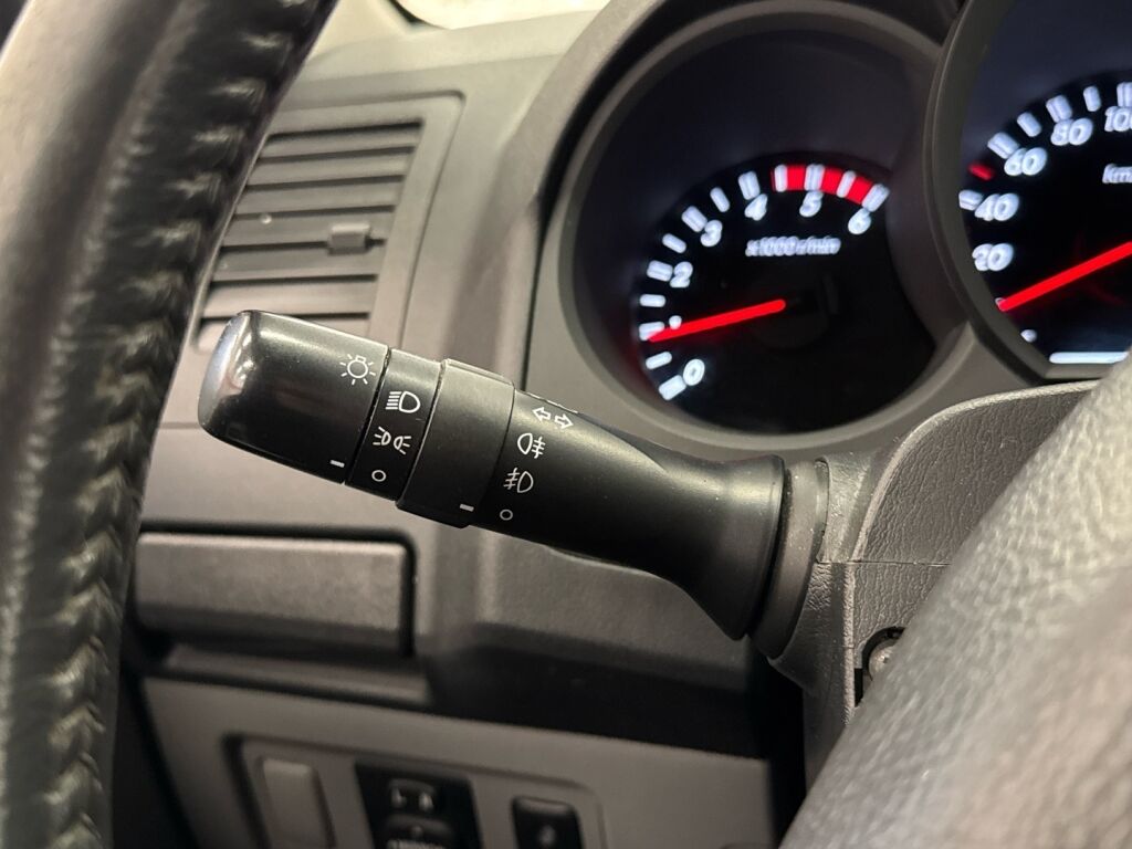 Toyota Hilux 2011 Valkoinen