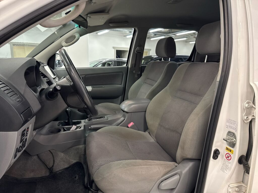 Toyota Hilux 2011 Valkoinen