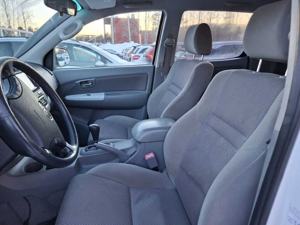 Toyota Hilux 2011 Valkoinen