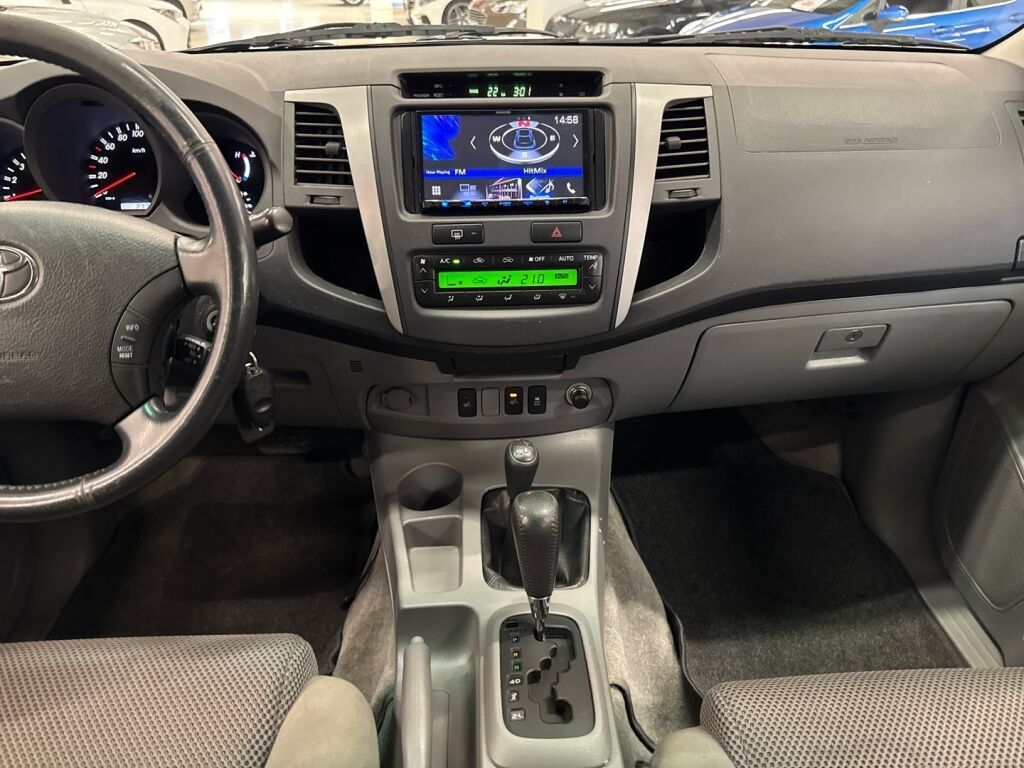 Toyota Hilux 2011 Valkoinen