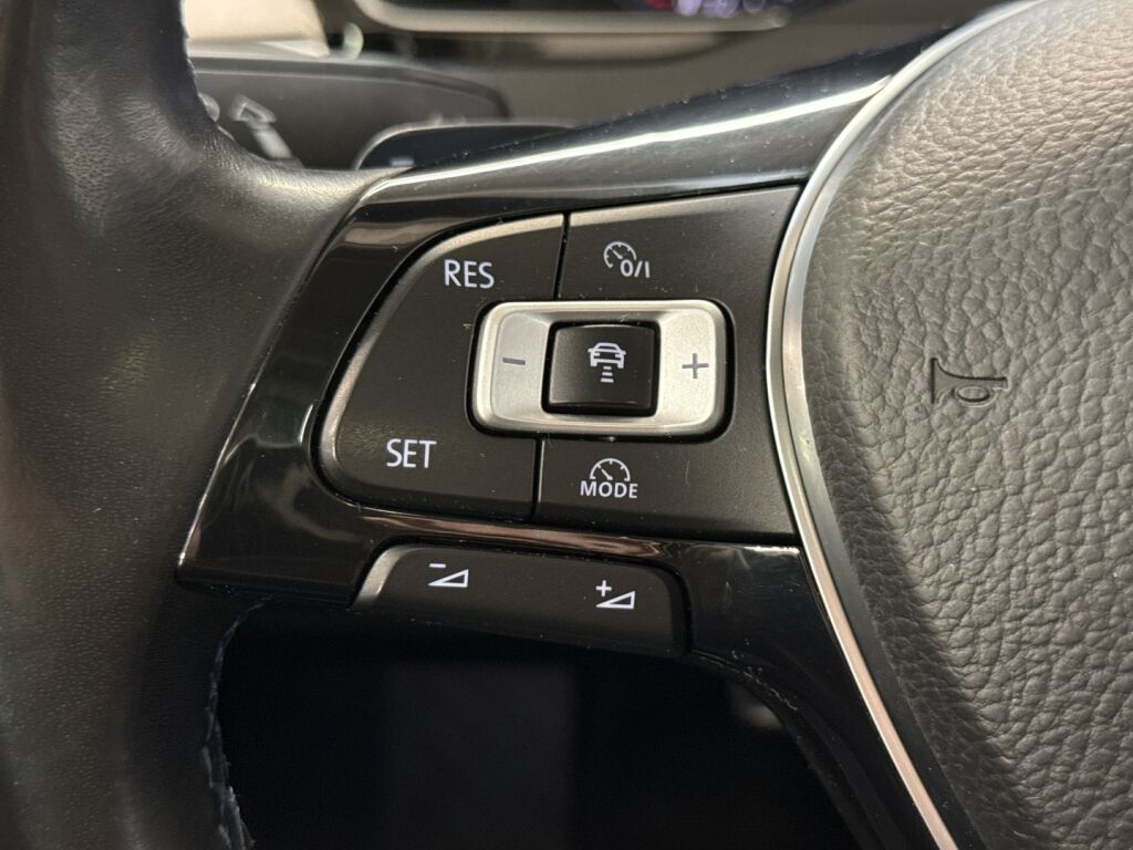 Volkswagen Passat 2017 Musta