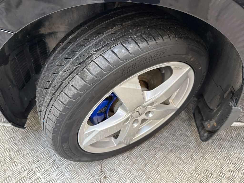 Volkswagen Passat 2017 Musta