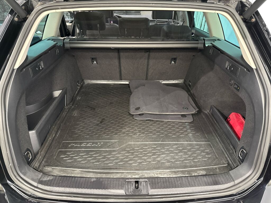 Volkswagen Passat 2017 Musta
