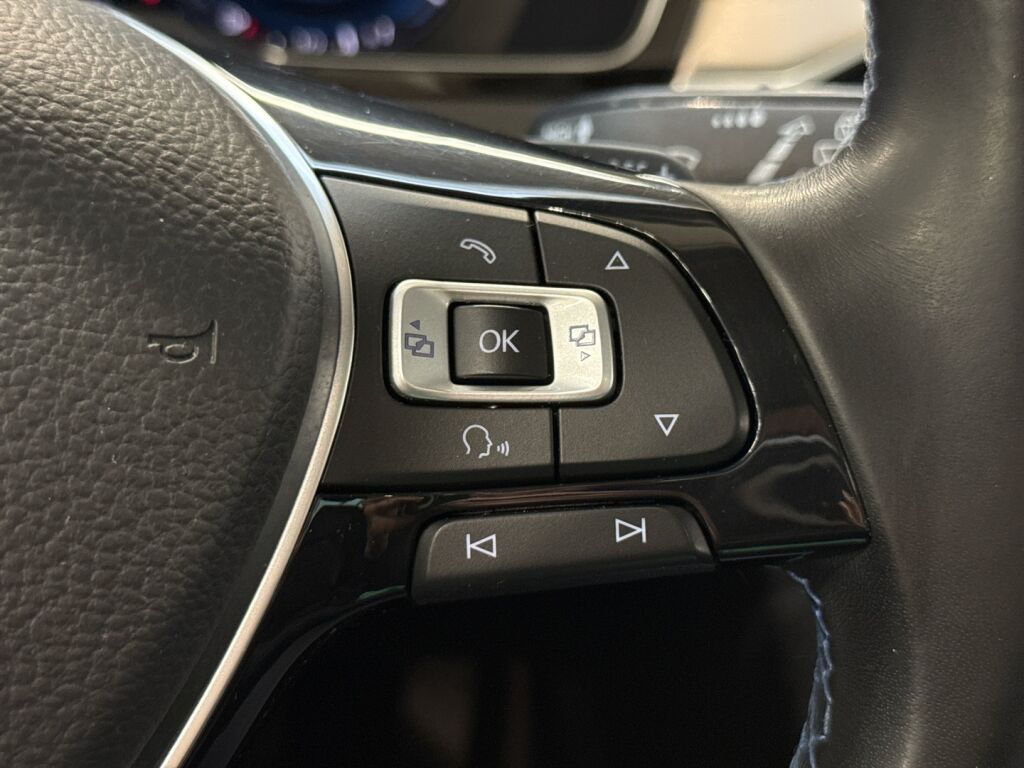 Volkswagen Passat 2017 Musta