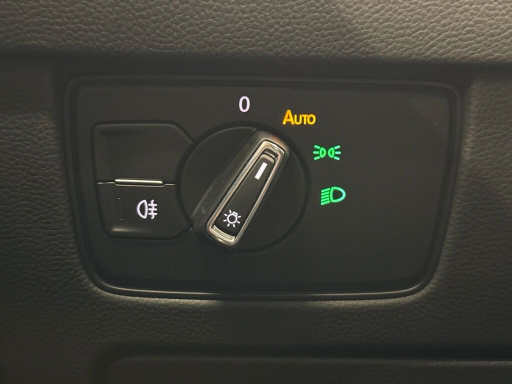 Volkswagen Passat 2017 Musta