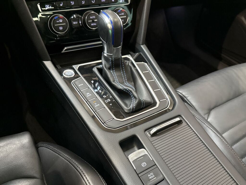 Volkswagen Passat 2017 Musta