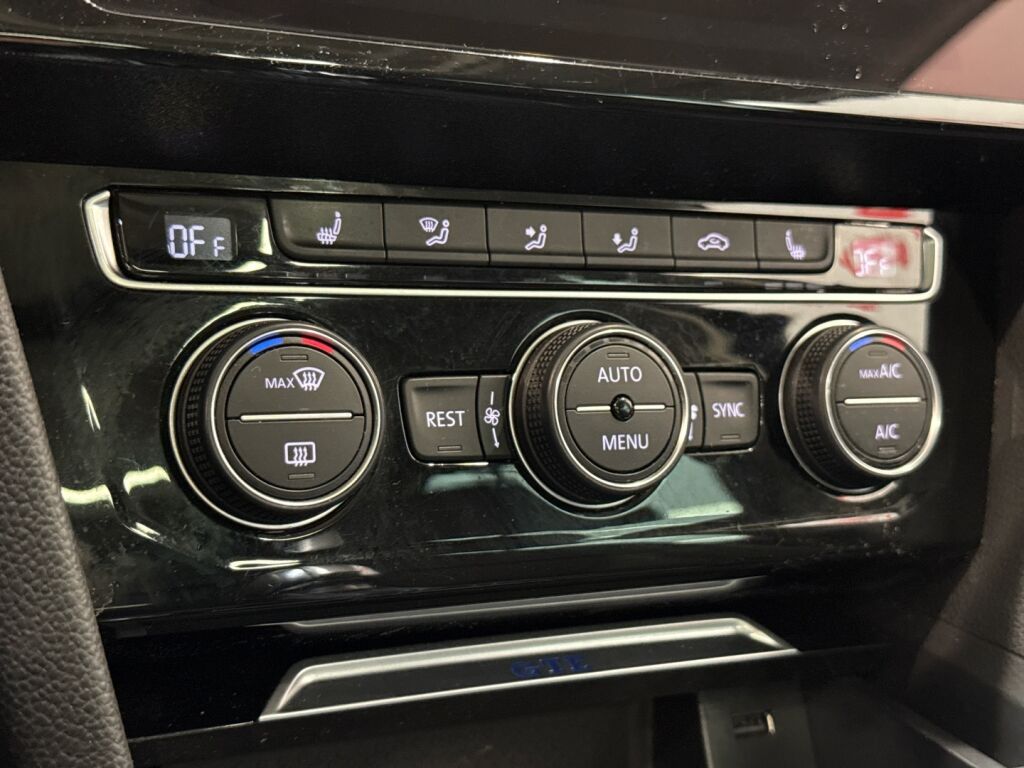 Volkswagen Passat 2017 Musta