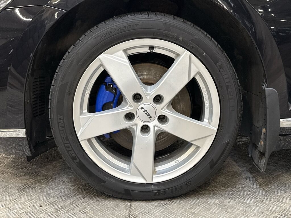 Volkswagen Passat 2017 Musta