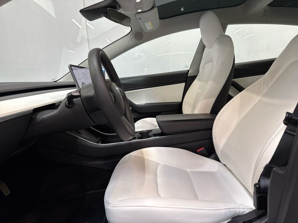 Tesla Model 3 2020 Sininen