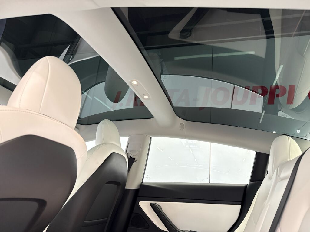 Tesla Model 3 2020 Sininen