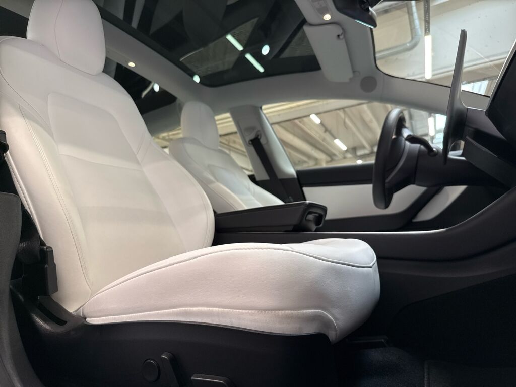 Tesla Model 3 2020 Sininen