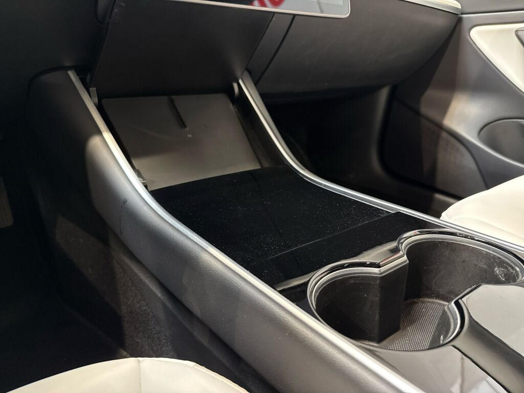 Tesla Model 3 2020 Sininen