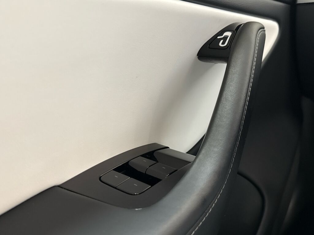 Tesla Model 3 2020 Sininen