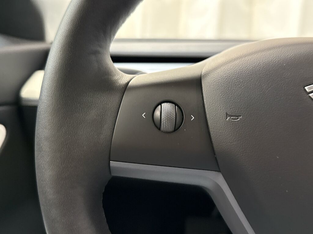 Tesla Model 3 2020 Sininen