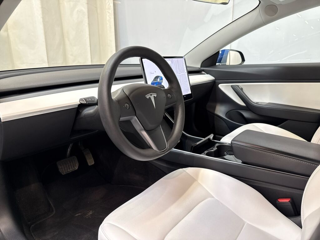 Tesla Model 3 2020 Sininen