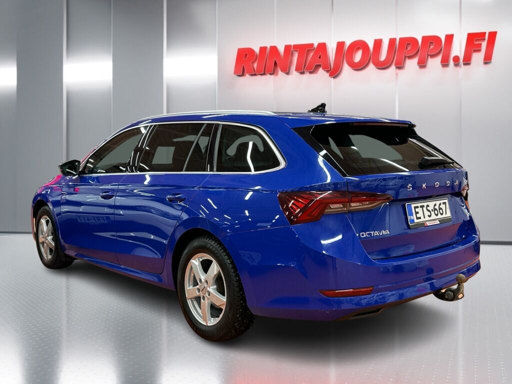 Skoda Octavia 2021 Sininen