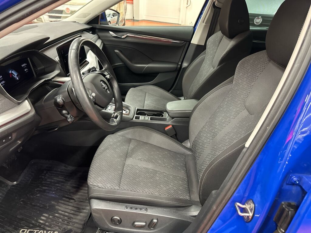 Skoda Octavia 2021 Sininen