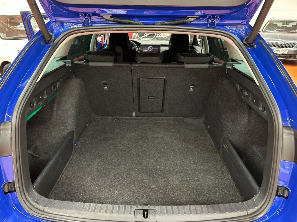 Skoda Octavia 2021 Sininen