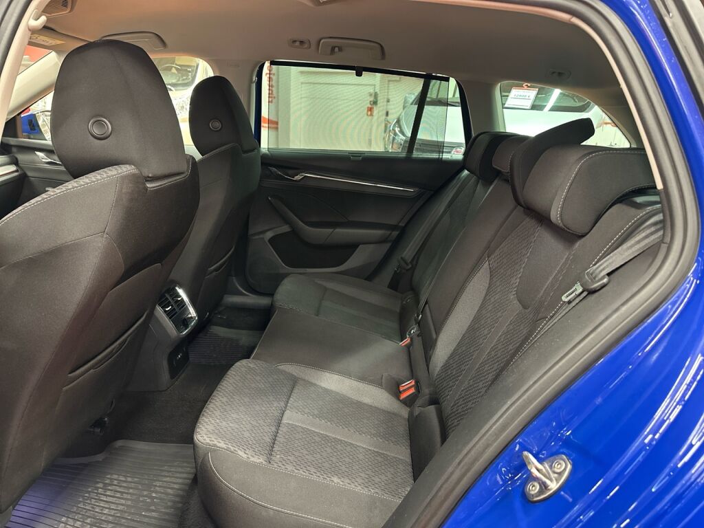 Skoda Octavia 2021 Sininen