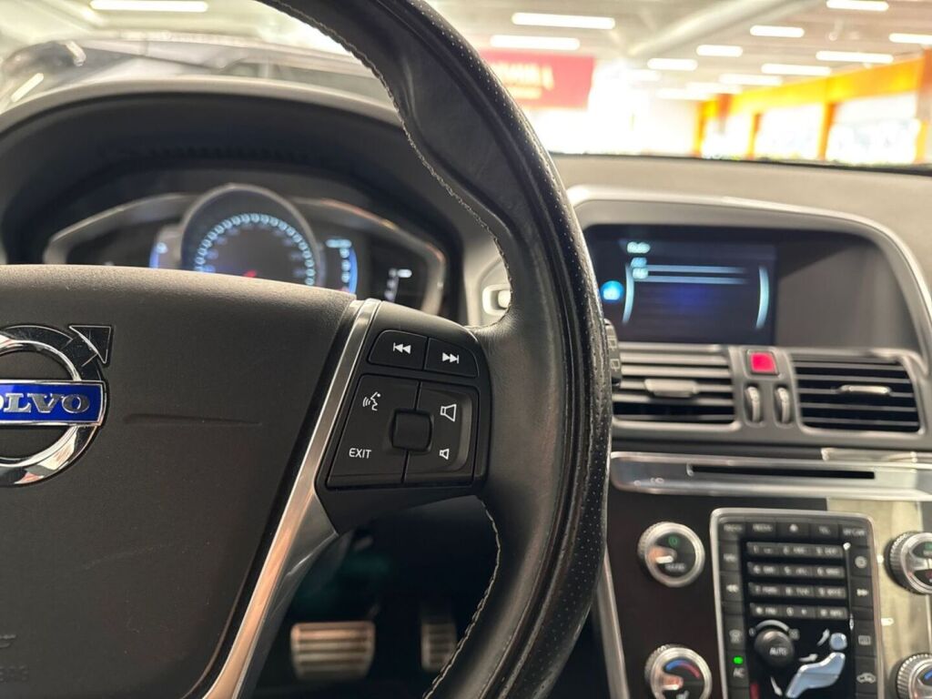 Volvo XC60 2016 Sininen