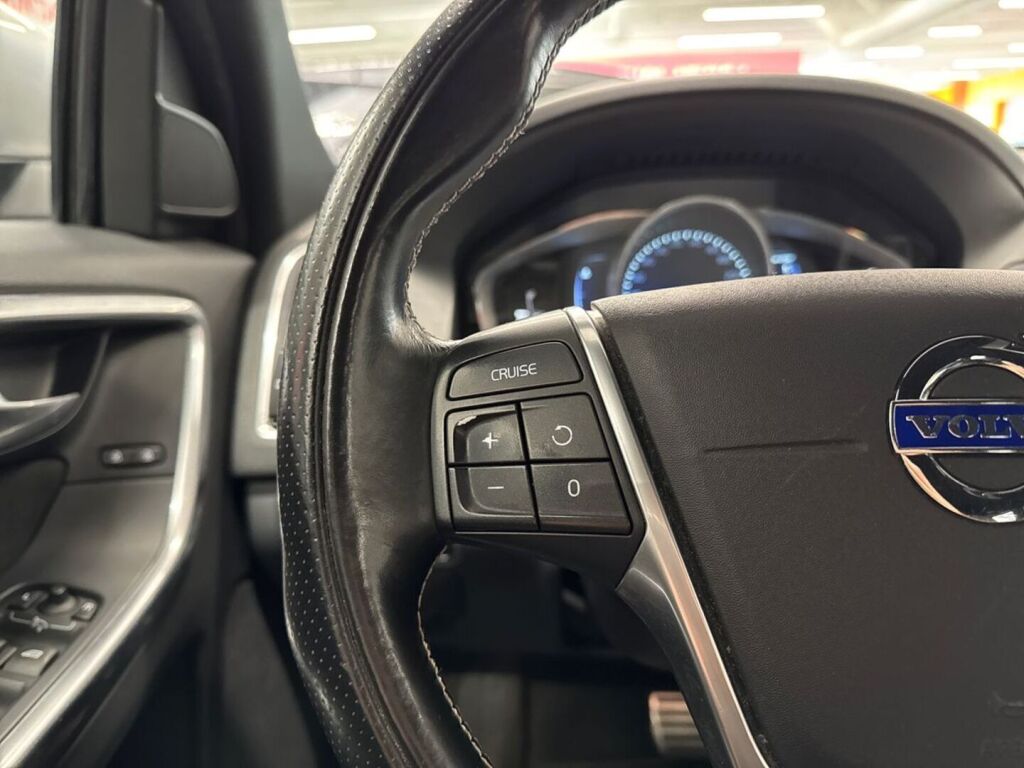 Volvo XC60 2016 Sininen