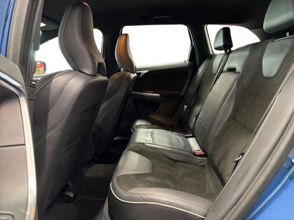 Volvo XC60 2016 Sininen