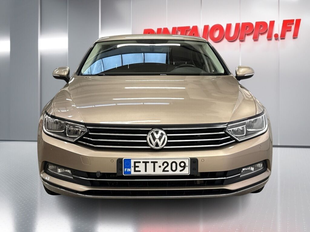 Volkswagen Passat 2016 Ruskea (beige)