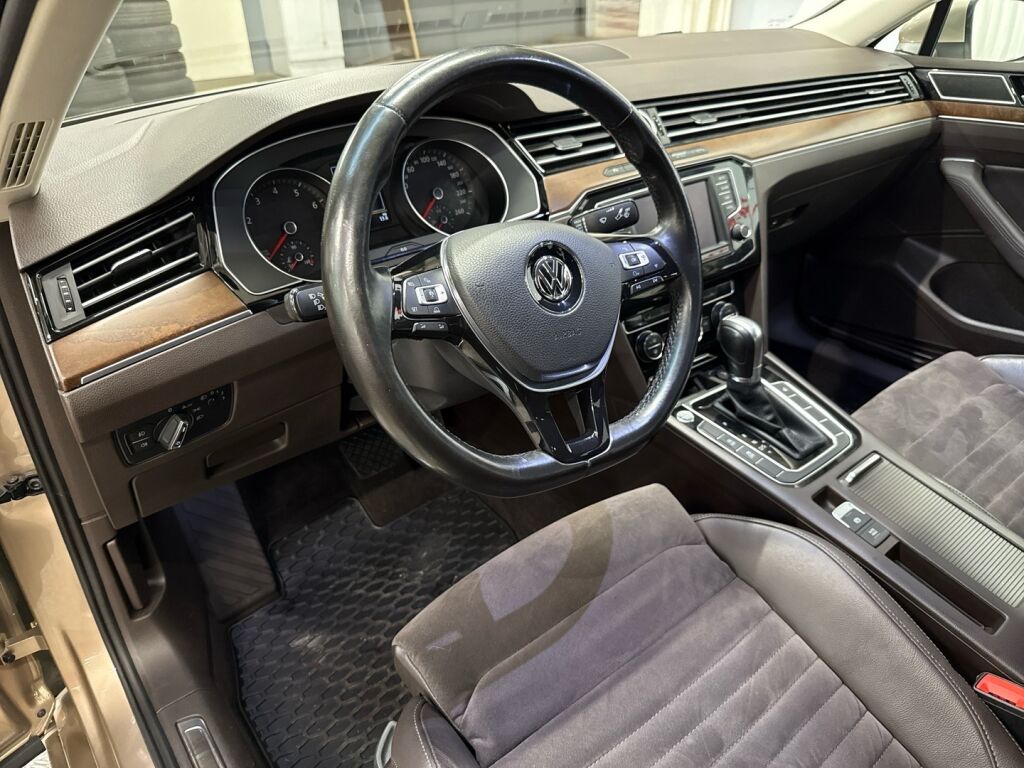 Volkswagen Passat 2016 Ruskea (beige)