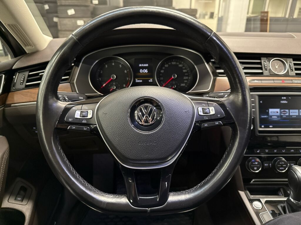 Volkswagen Passat 2016 Ruskea (beige)