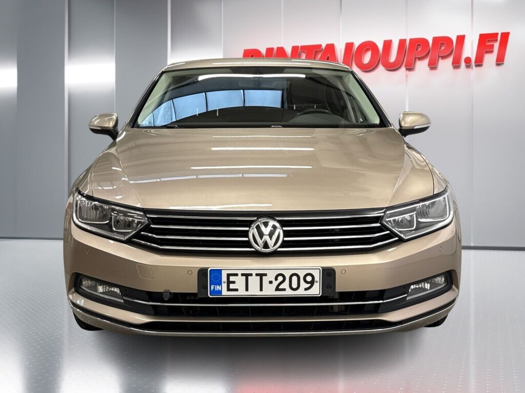Volkswagen Passat 2016 Ruskea (beige)