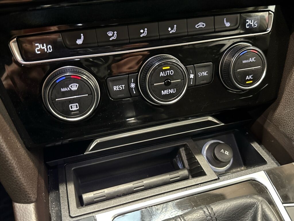 Volkswagen Passat 2016 Ruskea (beige)