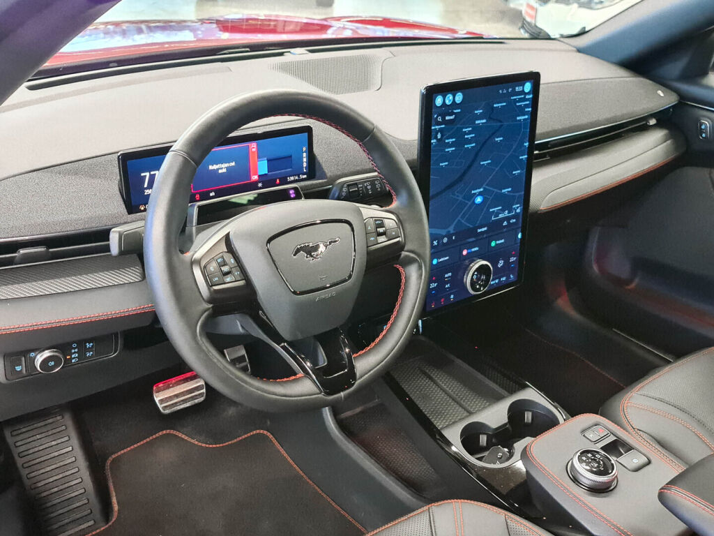 Ford Mustang Mach-E 2021 Punainen
