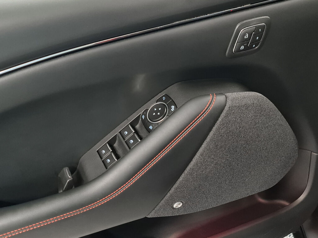 Ford Mustang Mach-E 2021 Punainen