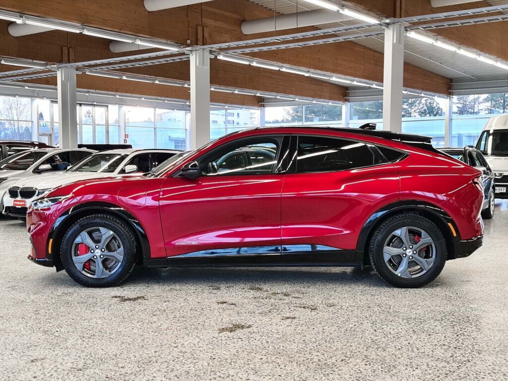 Ford Mustang Mach-E 2021 Punainen