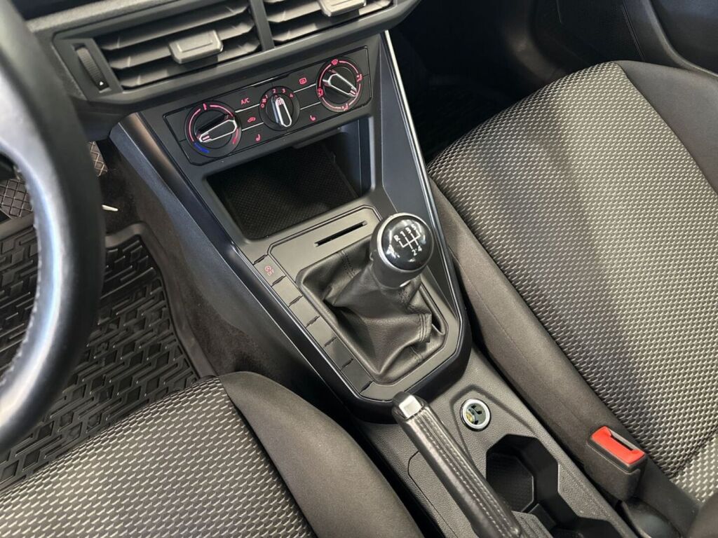 Volkswagen Polo 2021 Valkoinen