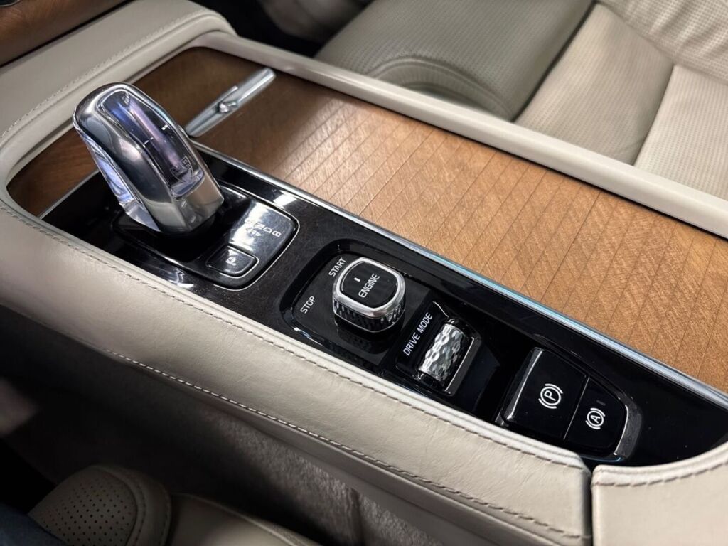 Volvo XC90 2016 Musta