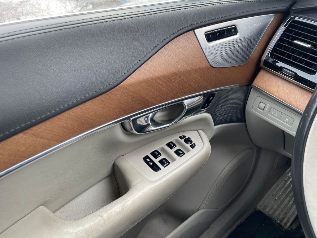 Volvo XC90 2016 Musta