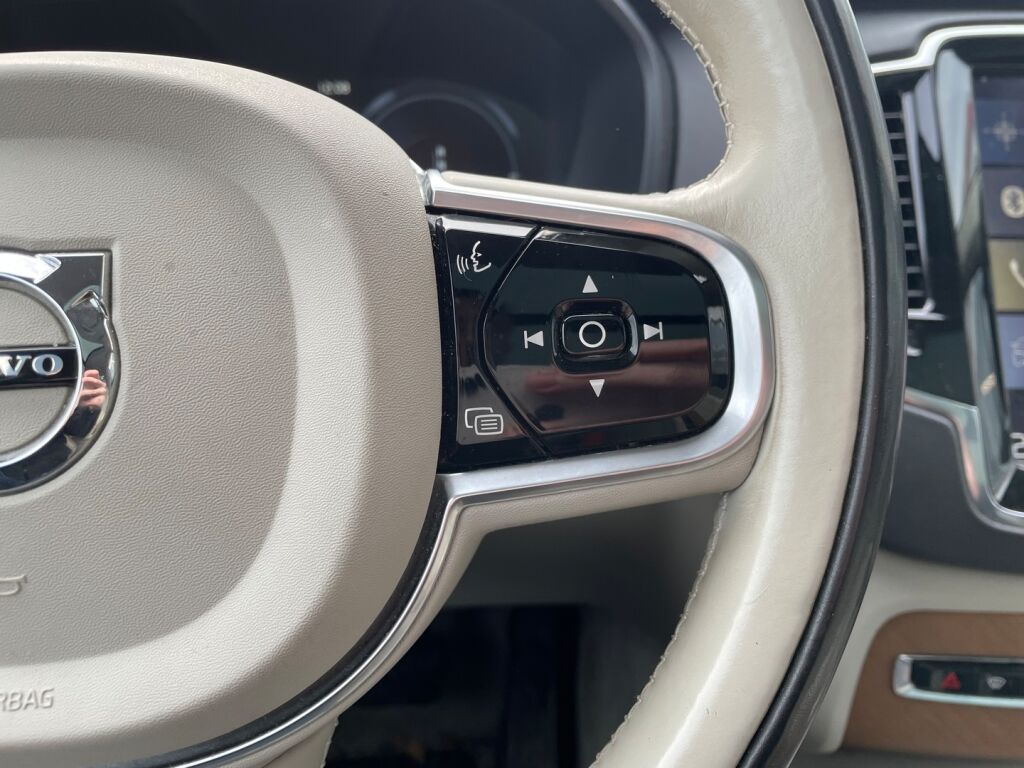 Volvo XC90 2016 Musta